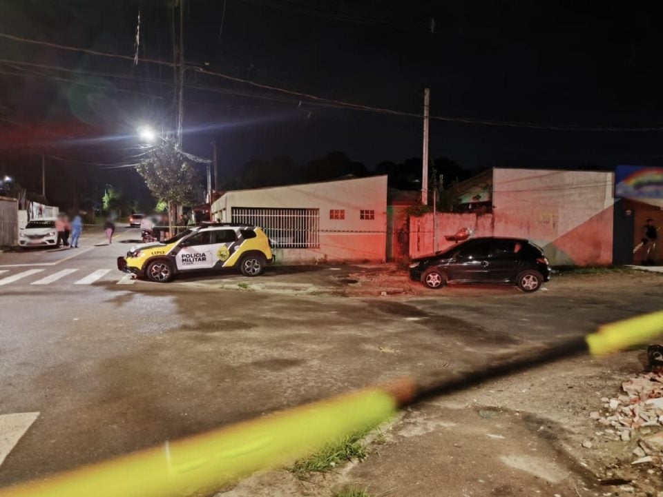 Mulher é morta a tiros enquanto dormia em carro quebrado