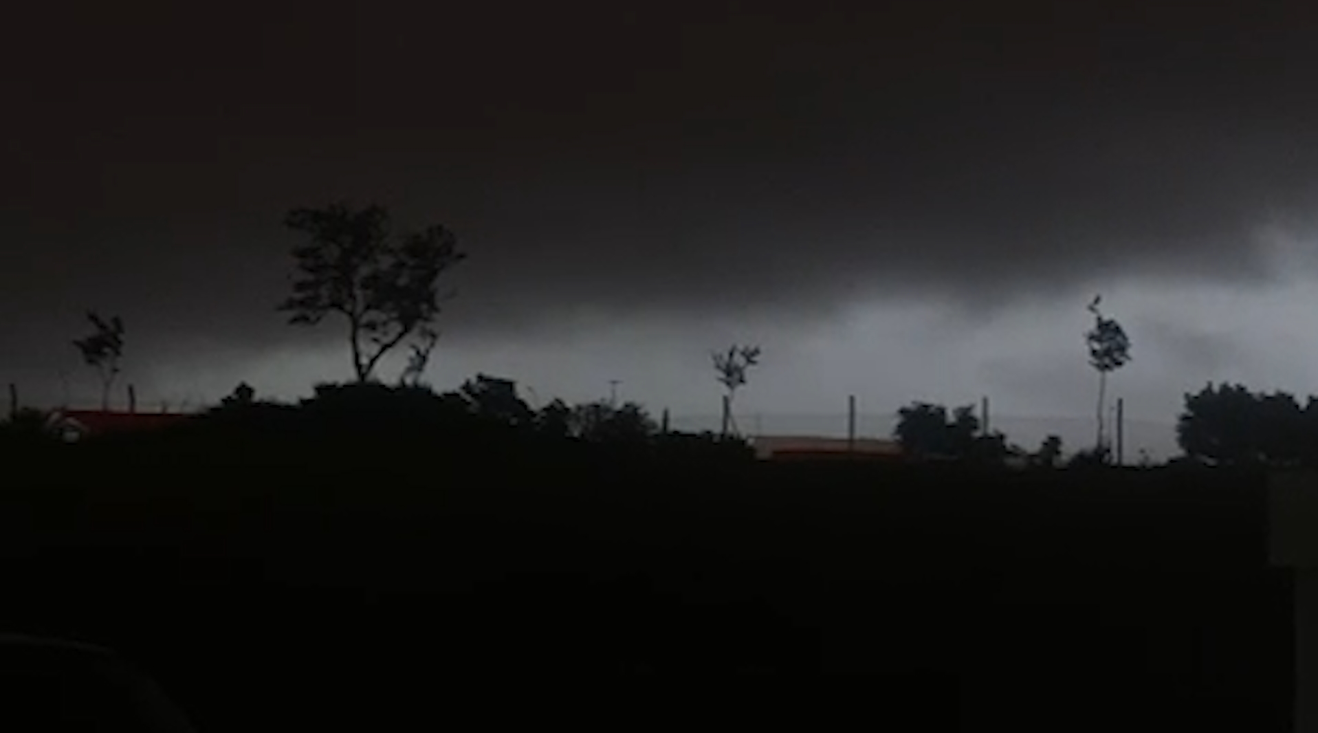 Defesa Civil emite alerta de risco de tempestade com raios, vendaval e granizo para Cascavel