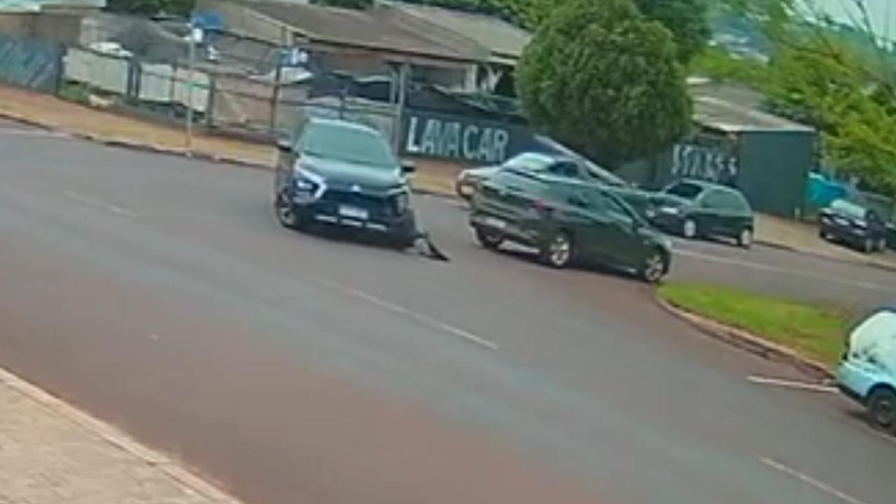 Câmera flagra acidente entre Eclipse e Onix no Bairro Claudete