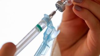 Brasil e Índia firmam acordo para fortalecer produção de vacinas Brasil e Índia firmam acordo para fortalecer produção de vacinas