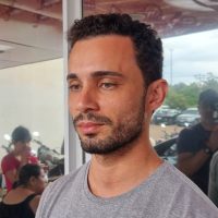 Melhor amigo acompanha transferência de Juliane Vieira dos Reis para a Ala de Queimados Imagem referente a Melhor amigo acompanha transferência de Juliane Vieira dos Reis para a Ala de Queimados