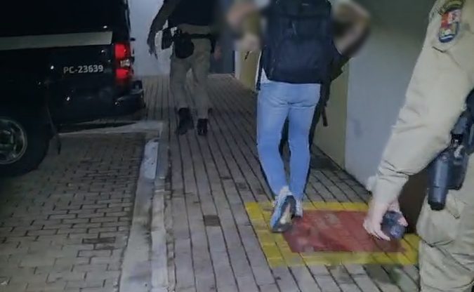 Polícia Militar apreende pistola na Av. Brasil em Cascavel