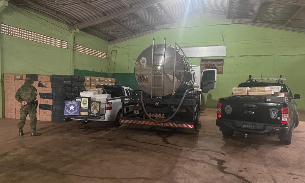 PM e Receita Federal desmantelam esquema de contrabando milionário de vinhos e cigarros no Paraná PM e Receita Federal desmantelam esquema de contrabando milionário de vinhos e cigarros no Paraná