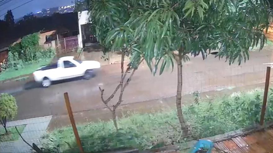 Ladrões invadem residência na Rua Uirapuru e furtam Ford Courier