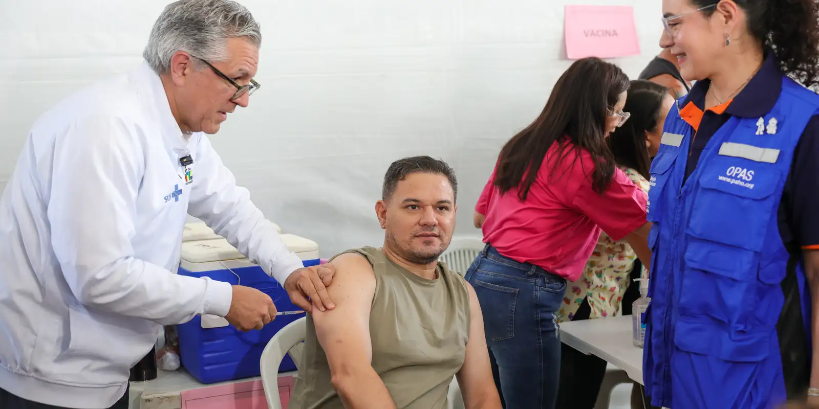 Em Dia D de Vacinação, Padilha garante a segurança da imunização Em Dia D de Vacinação, Padilha garante a segurança da imunização