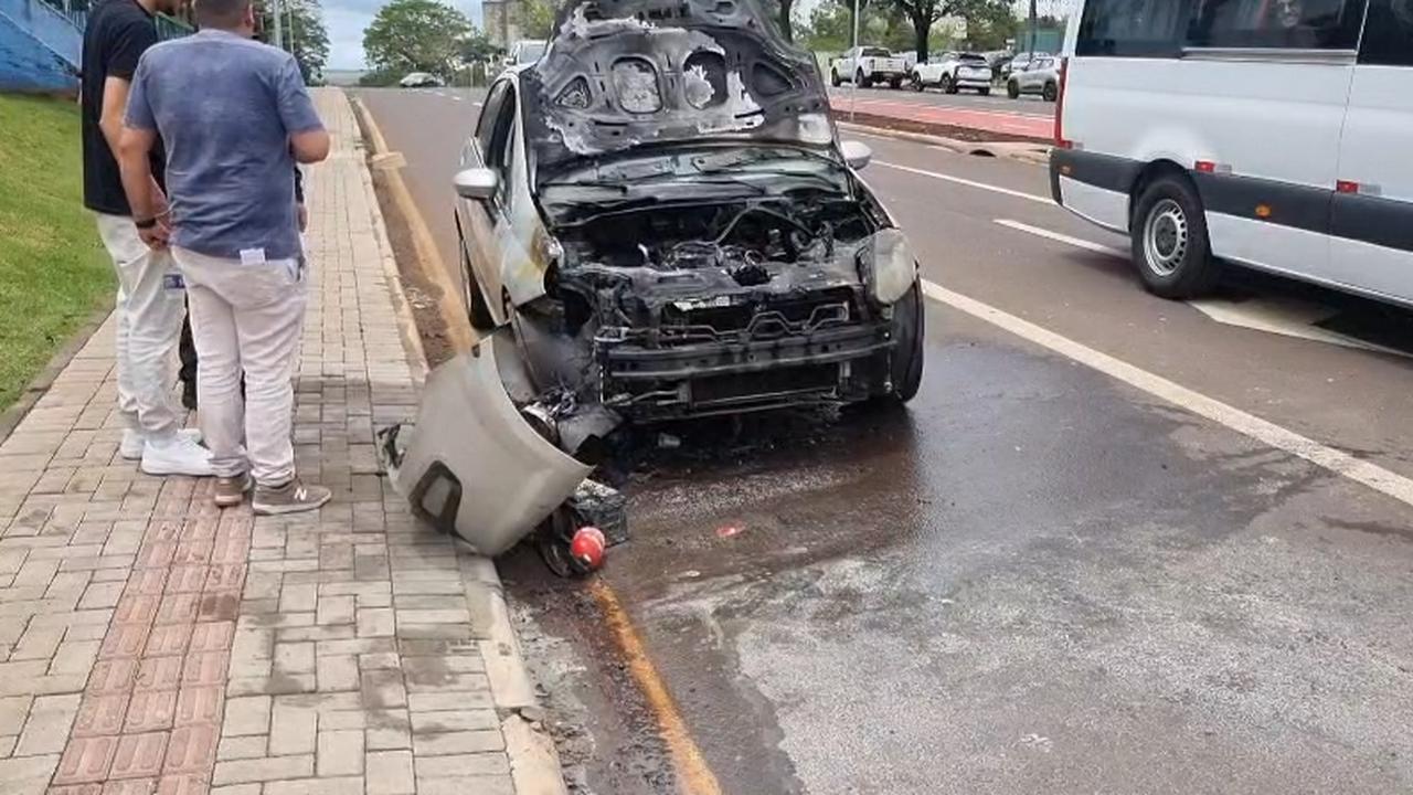 Punto pega fogo na Rua da Lapa e Bombeiros são acionados Punto pega fogo na Rua da Lapa e Bombeiros são acionados