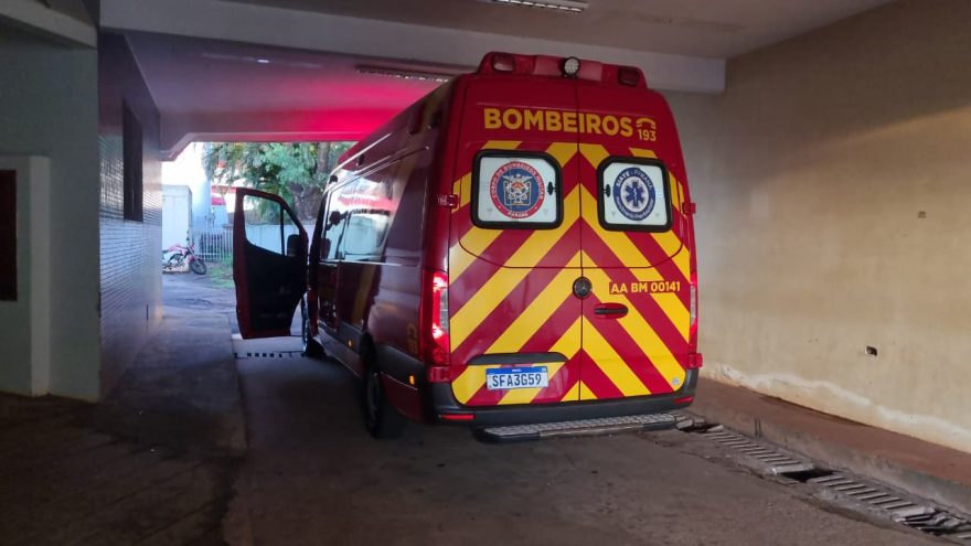 Homem é socorrido pelo Siate após cair de escada no Parque São Paulo