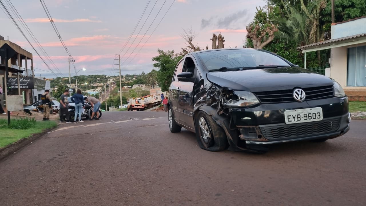 Colisão envolvendo três veículos mobiliza PM entre o Periolo e Cataratas
