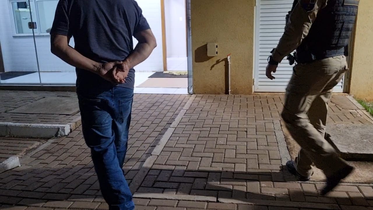 Motorista faz zigue-zague na PRc 467 e acaba detido por embriaguez, em Cascavel