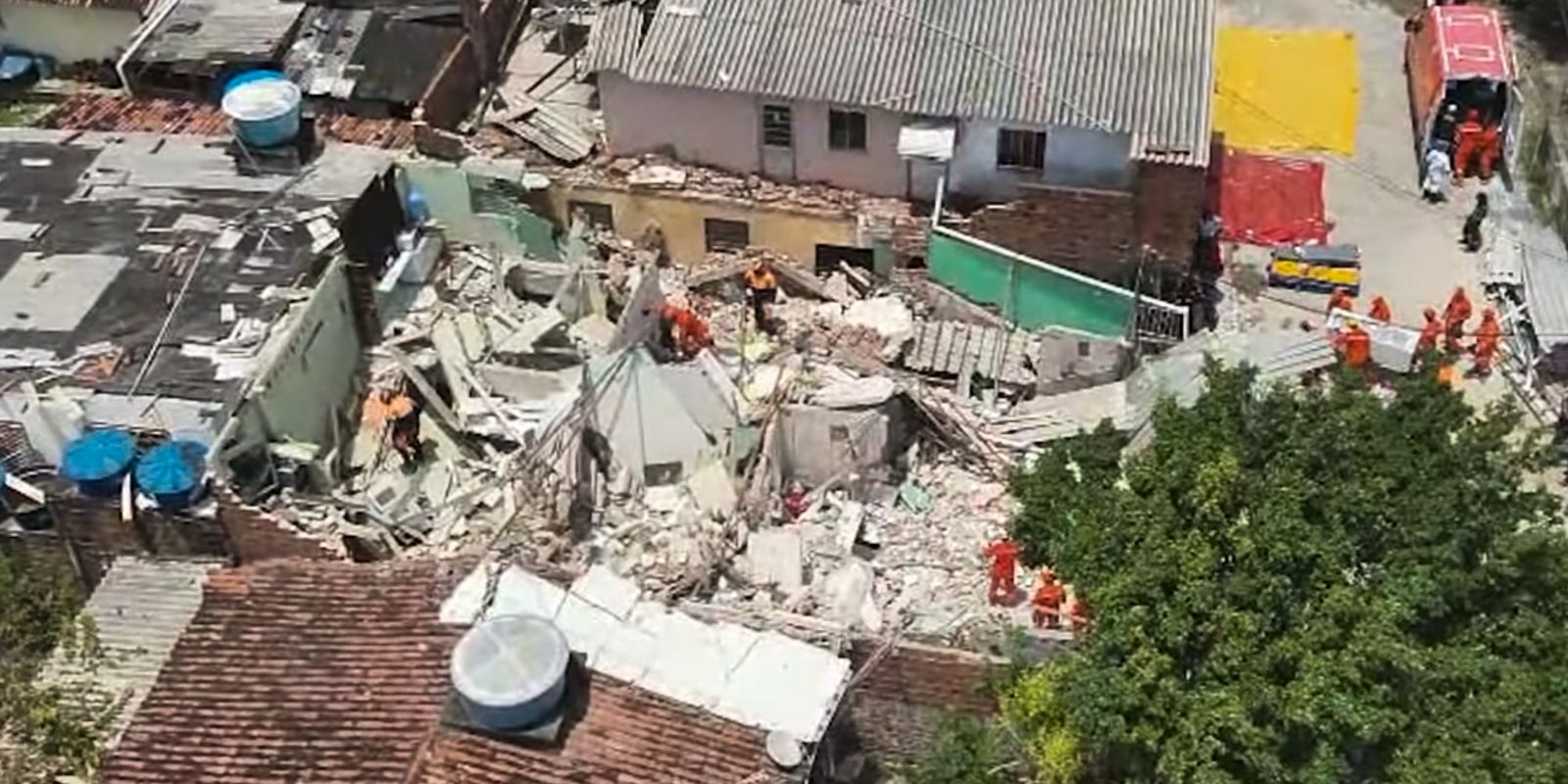 Desabamento em Olinda deixa dois mortos e feridos Imagem referente a Desabamento em Olinda deixa dois mortos e feridos