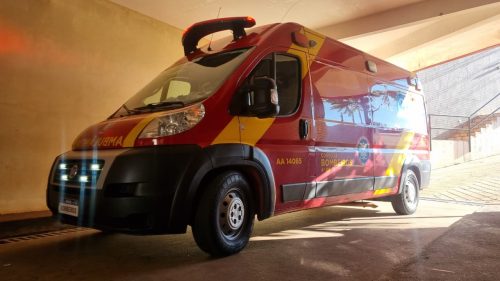 Motociclista de 26 anos fica ferido em colisão com carro no Maria Luiza