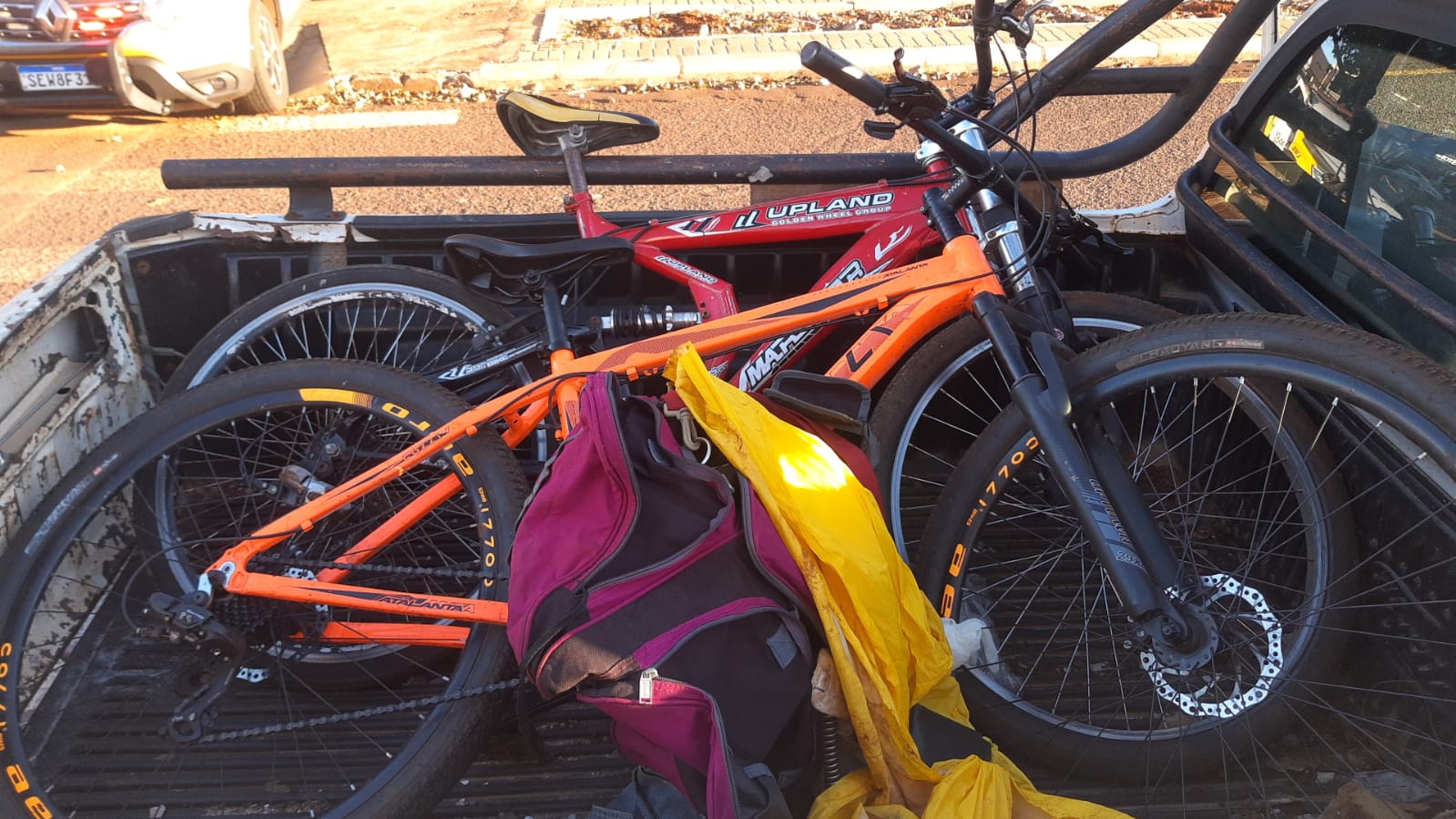 Polícia Militar recupera duas bicicletas durante abordagem de veículo furtado em Cascavel
