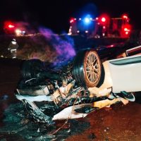 Imagem referente a Porsche Macan capota na BR-467: casal ferido e cachorro desaparecido