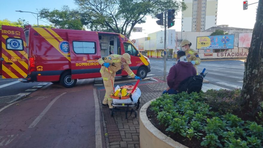 Homem fica ferido ao cair de patinete na ciclovia da Avenida Brasil