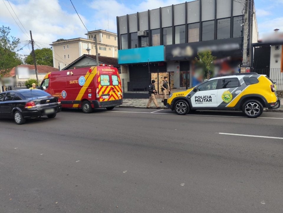 Dono de restaurante fica ferido após ‘cair em cima de faca’ durante discussão com mulher