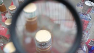 Brasil tem 47 casos de intoxicação por metanol; mortes chegam a nove Brasil tem 47 casos de intoxicação por metanol; mortes chegam a nove