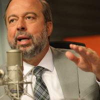 Imagem referente a Governador e ministro apoiam estudo da Petrobras na Margem Equatorial