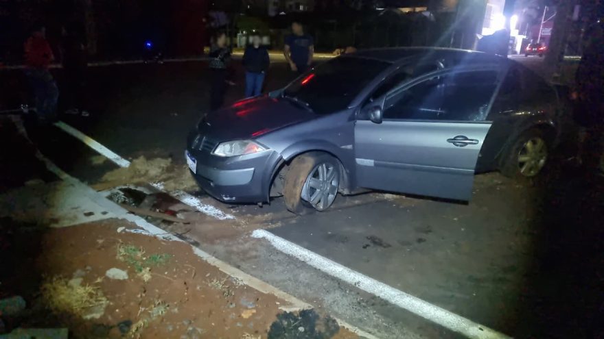 Renault Megane “rampa” rotatória na Avenida Assunção