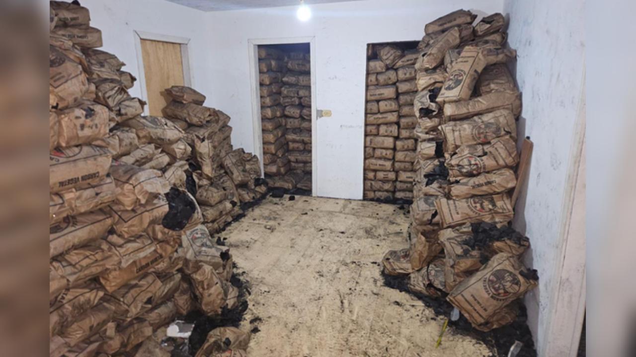Polícia apreende 8 toneladas de carvão argentino contrabandeado em Foz do Iguaçu