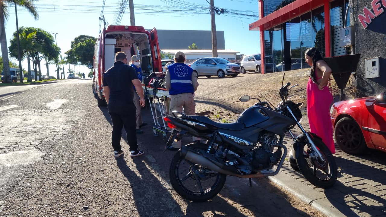 Motociclista fica ferido em acidente na Avenida Brasil, no Coqueiral