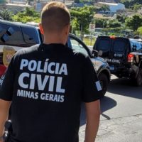 Policial de Minas atira em operários e fica em prisão domiciliar Imagem referente a Policial de Minas atira em operários e fica em prisão domiciliar