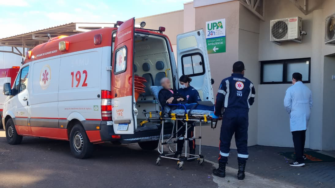 Idoso de 85 anos bate a cabeça após cair na cozinha e é socorrido pelo SAMU no bairro Canadá, em Cascavel