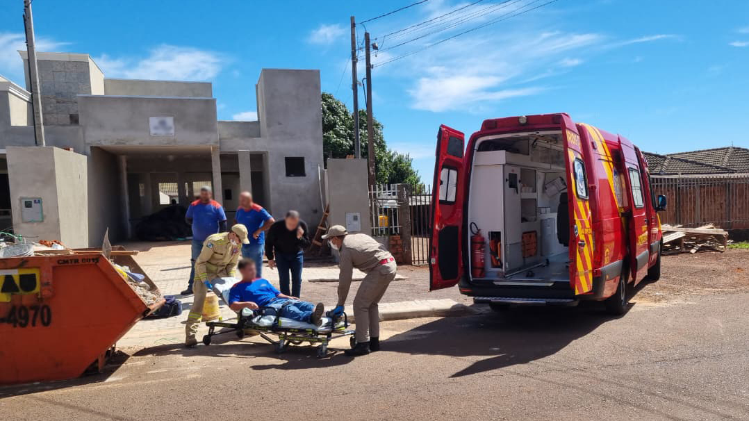 Jovem sofre acidente ao descarregar caminhão em Cascavel