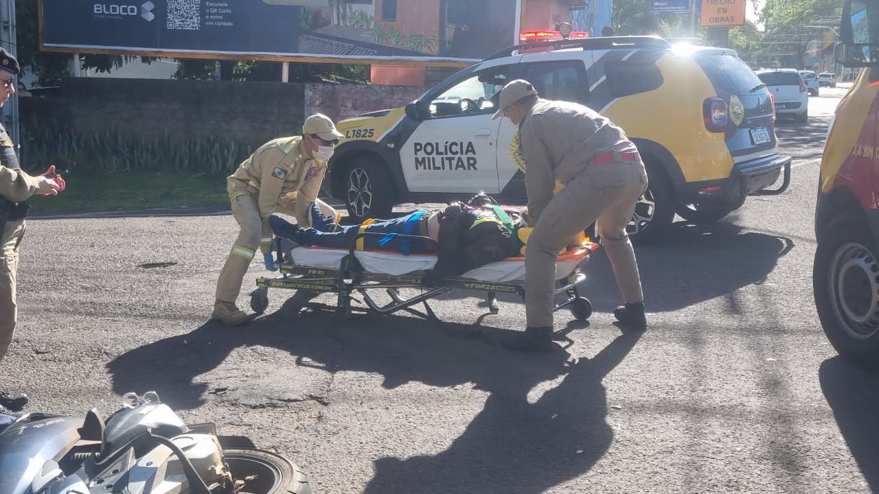 Motociclista fica ferido após colisão com Renault Scénic na Rua São Paulo