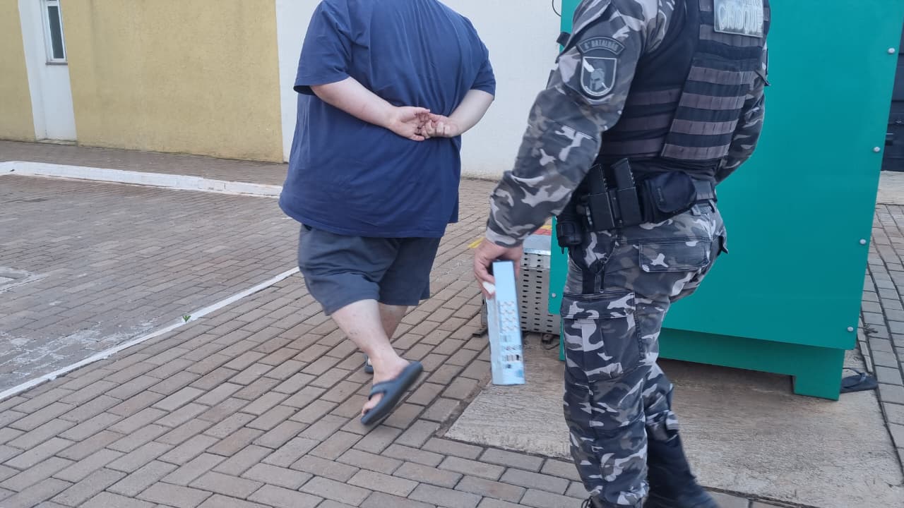 Homem de 32 anos é preso pelo Choque no Bairro São Cristóvão Homem de 32 anos é preso pelo Choque no Bairro São Cristóvão