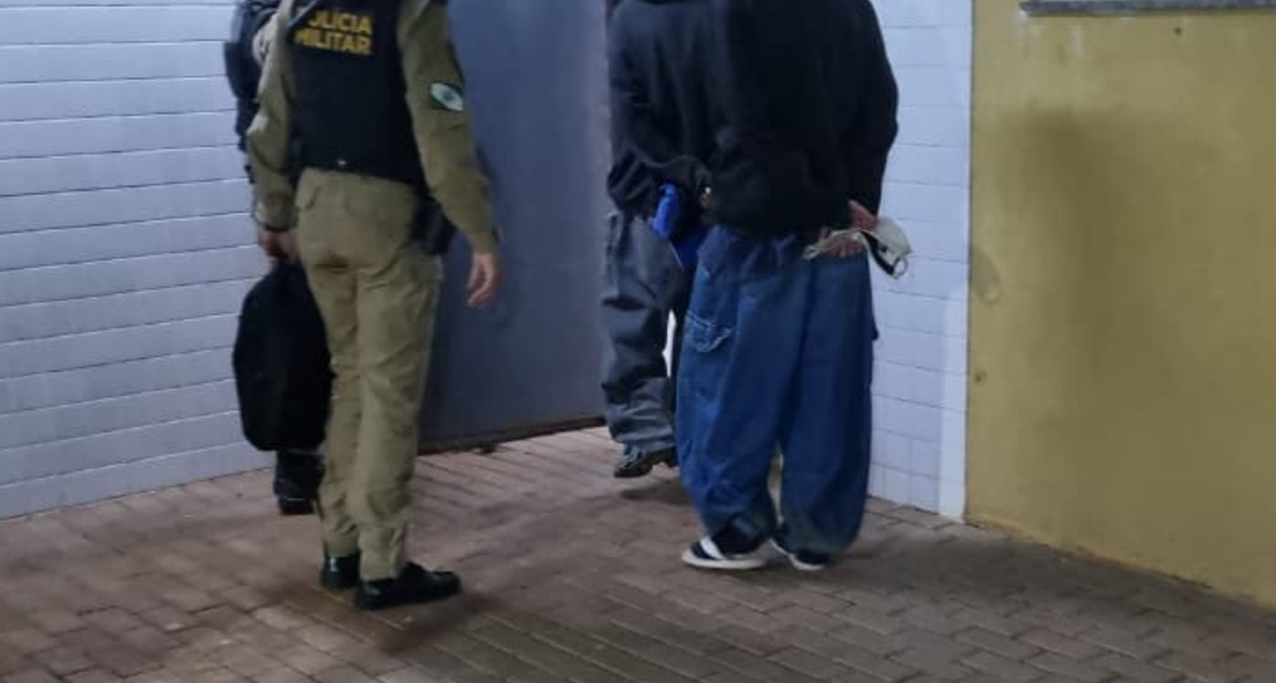 Adolescentes de 17 anos são apreendidos com entorpecente em Cascavel Adolescentes de 17 anos são apreendidos com entorpecente em Cascavel