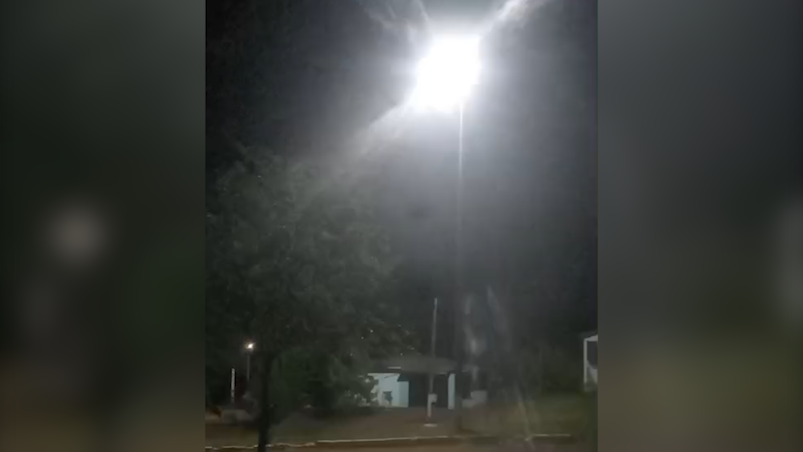 Postes piscam sem parar e “clima natalino” chega mais cedo no distrito de São João do Oeste