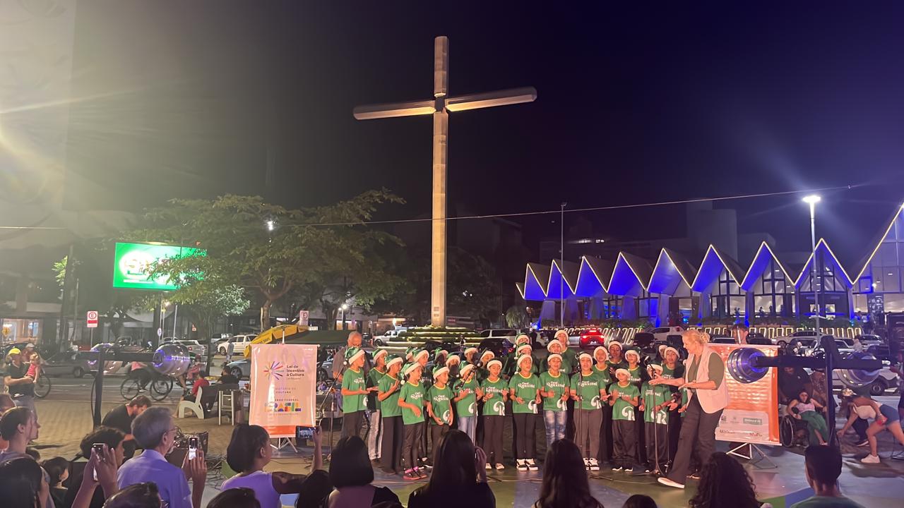 Cascavel lança edital para seleção de apresentações musicais no Natal de 2025