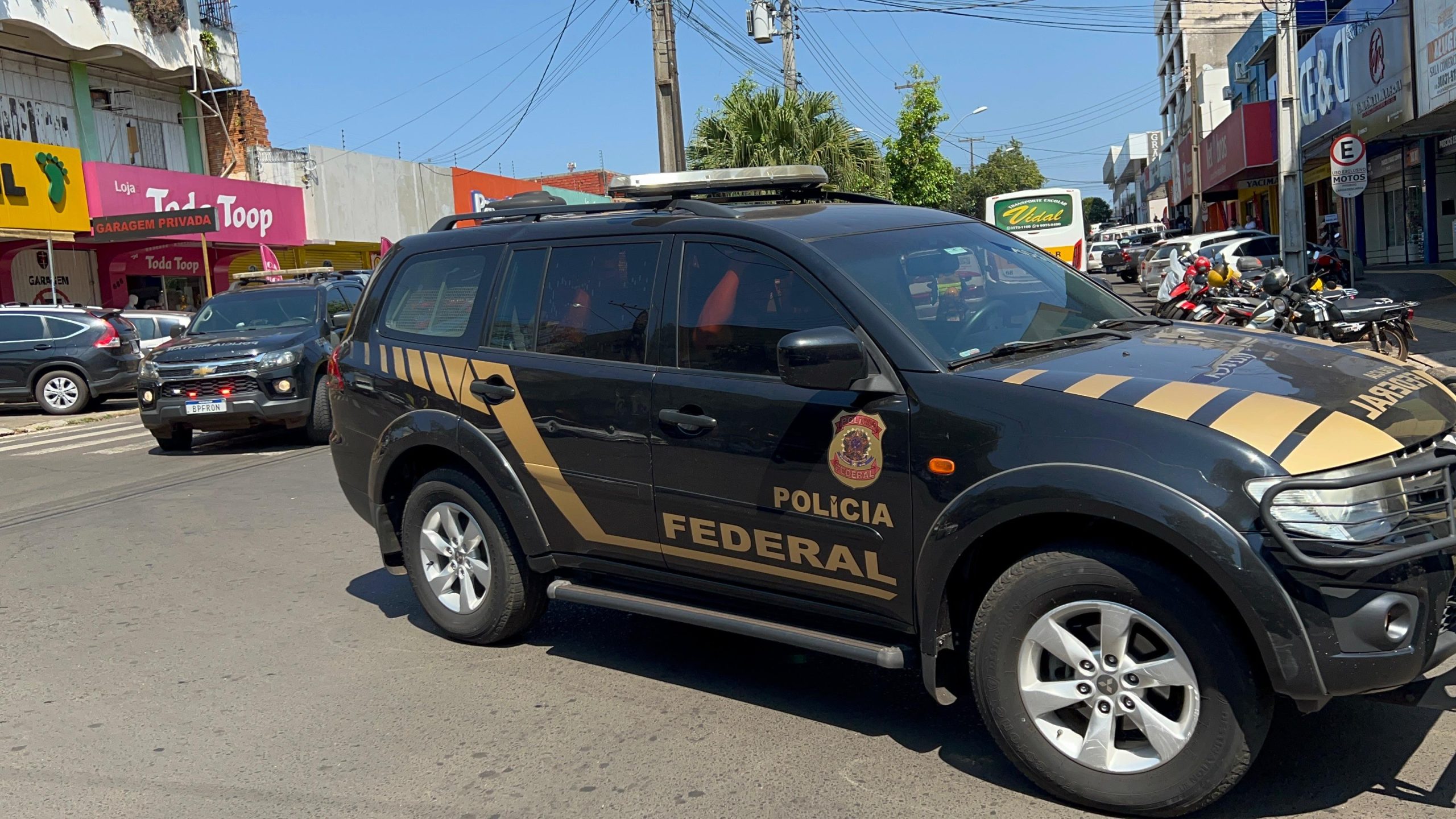 PF cumpre mandados judiciais referentes a prática de tráfico de drogas em Foz