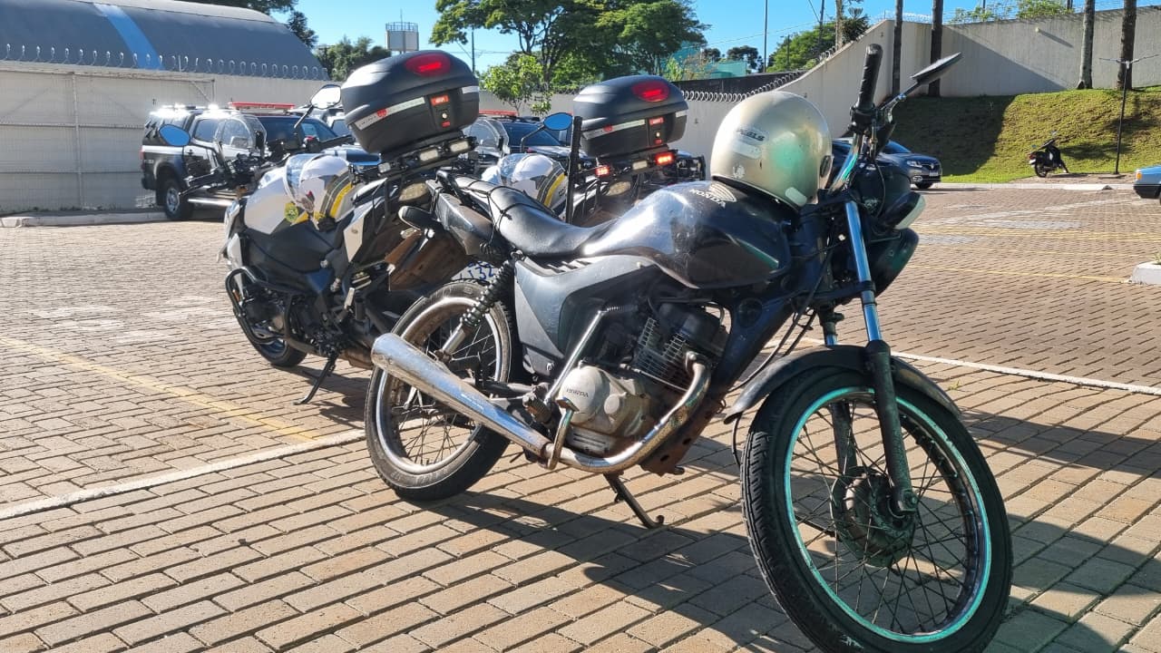 GOTran desconfia de placa e ao realizar abordagem constata adulteração em moto