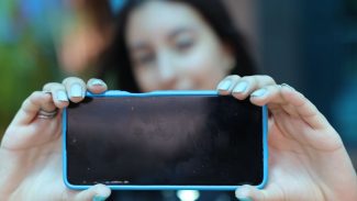 Uso de internet nas escolas por adolescentes cai de 51% para 37% Uso de internet nas escolas por adolescentes cai de 51% para 37%