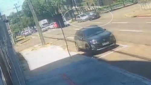 Câmera flagra acidente entre dois veículos no Centro de Cascavel