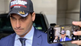 Moraes diz que Eduardo Bolsonaro cria dificuldades para ser notificado Moraes diz que Eduardo Bolsonaro cria dificuldades para ser notificado