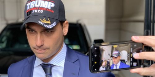 Imagem referente a Moraes diz que Eduardo Bolsonaro cria dificuldades para ser notificado