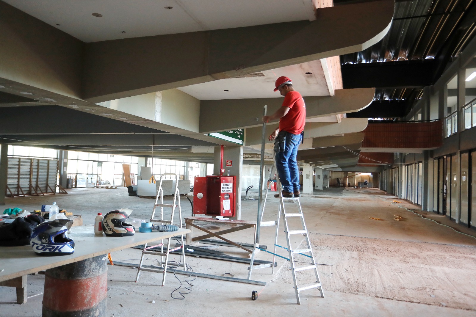 Reforma do Terminal Rodoviário de Cascavel avança e já atende passageiros no andar superior