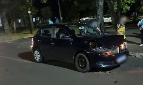 Gol e Saveiro batem em cruzamento no Bairro Alto Alegre