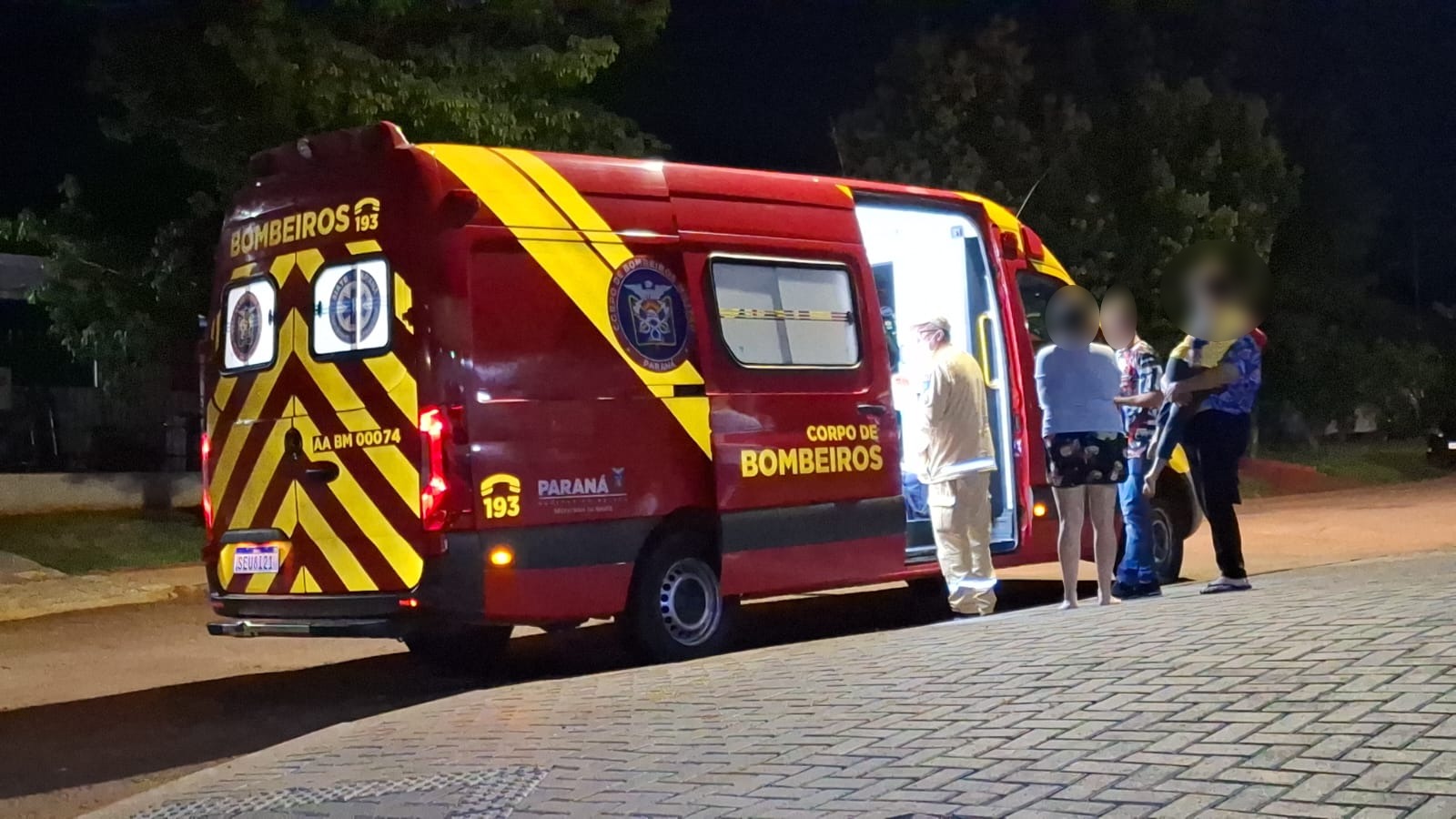 Na garupa de moto, mulher fica ferida após acidente na Rua Altemar Dutra