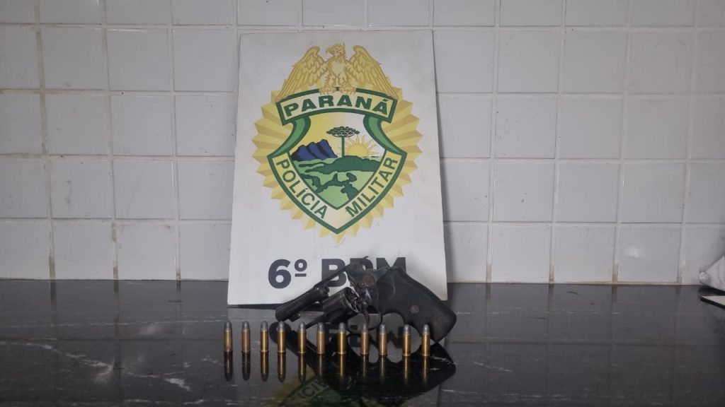 Homem é preso e revólver apreendido após denúncia de ameaça em bar de Cascavel
