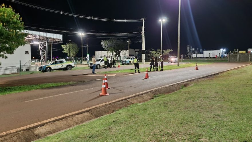Transporte irregular e criança sem cadeirinha: Transitar realiza blitz na Estrada do Aeroporto