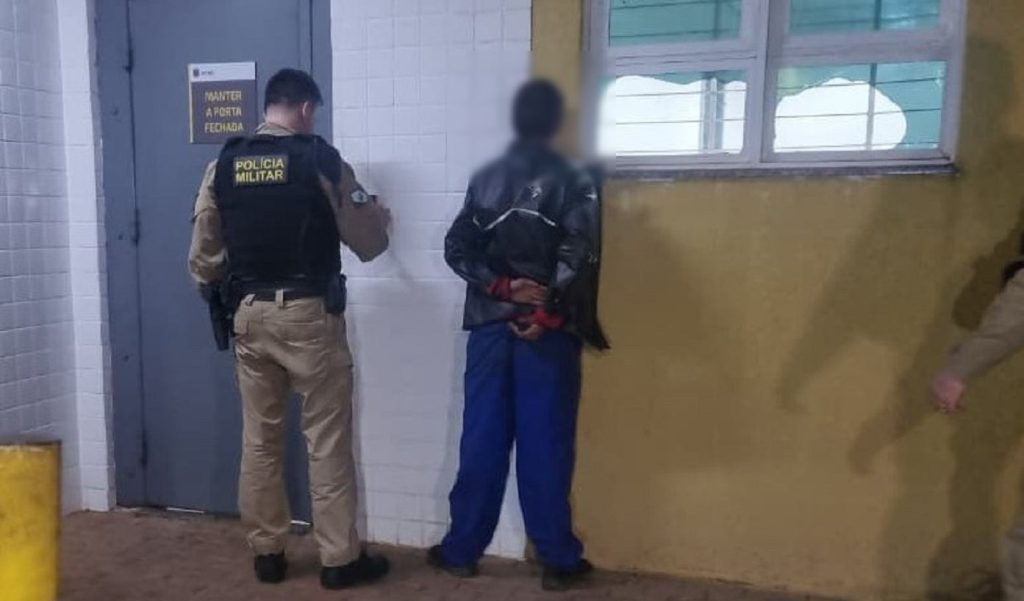 PM captura segundo suspeito de furtar peças de bronze de túmulos no Cemitério São Luiz PM captura segundo suspeito de furtar peças de bronze de túmulos no Cemitério São Luiz