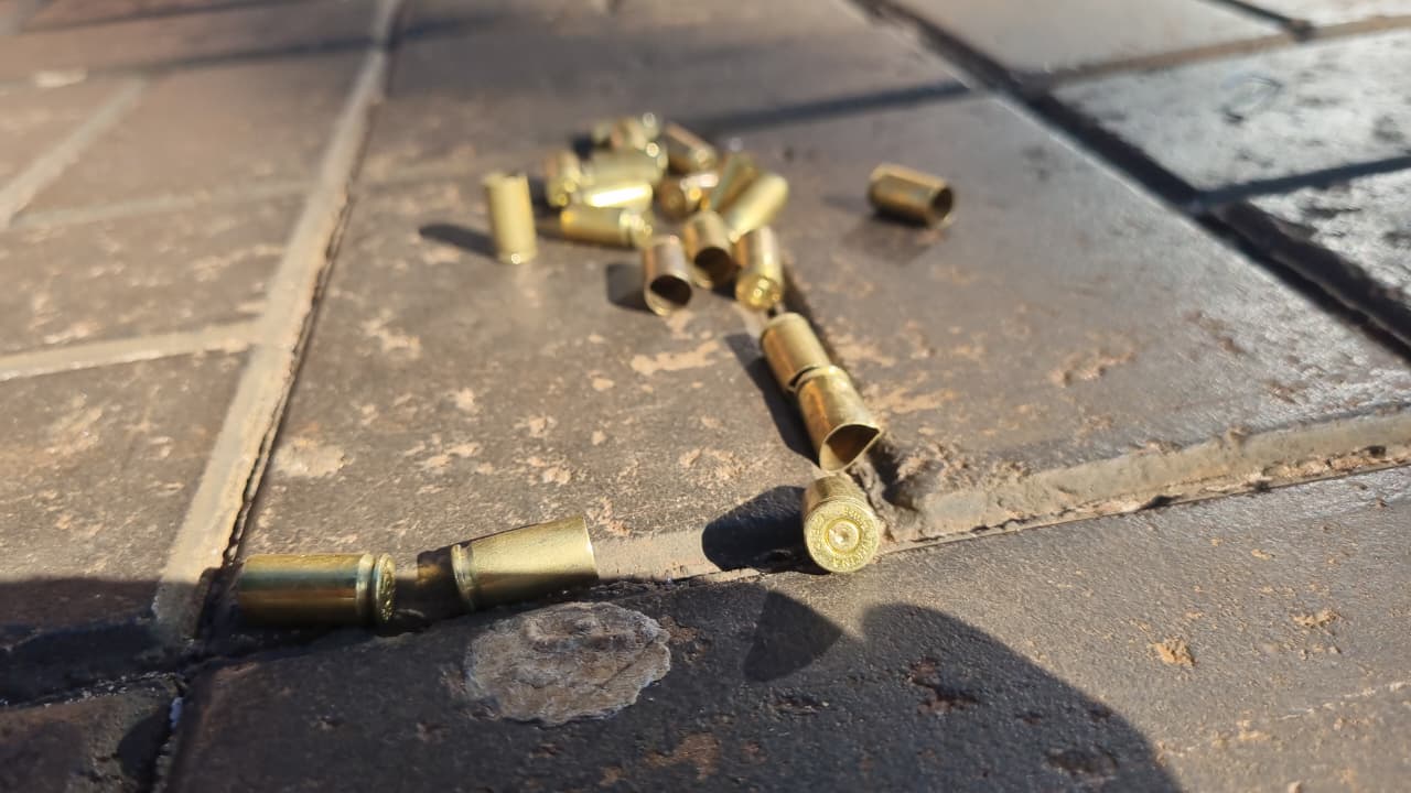 Cenário de guerra: grande quantidade de capsulas é encontrada após atentado no Interlagos