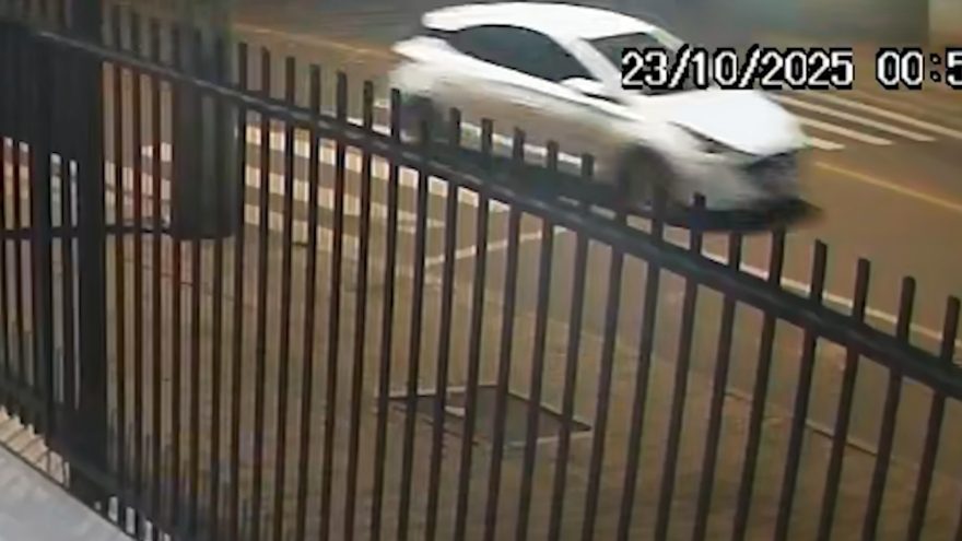 Câmera registra momento em que motorista passa pela Rua Leonardo da Vinci antes de ser alvo de tiros em Cascavel