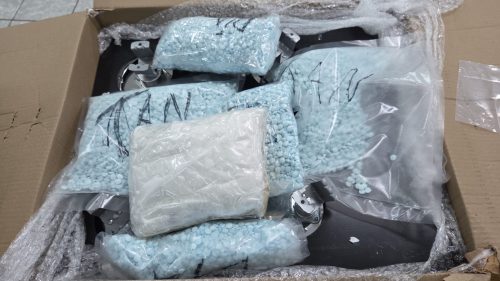 Cozinhando a farinha: Receita apreende 20 mil comprimidos de ecstasy e 690 gramas de cocaína em transportadora de Cascavel