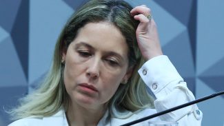 Mulher de ex-procurador-geral do INSS fica em silêncio na CPMI Mulher de ex-procurador-geral do INSS fica em silêncio na CPMI