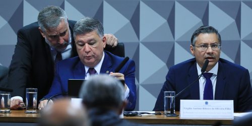 Ex-procurador do INSS não responde perguntas do relator na CPMI Imagem referente a Ex-procurador do INSS não responde perguntas do relator na CPMI