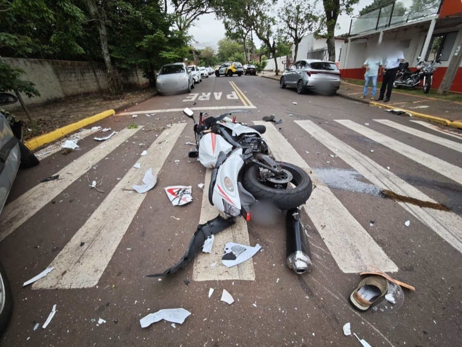Colisão entre Hayabusa e Zafira deixa motociclista com ferimentos graves em Toledo